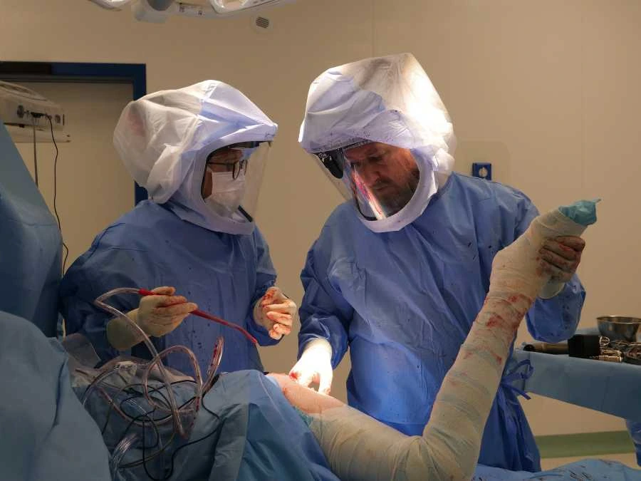 Intervento mininvasivo di protesi d’anca con accesso anteriore