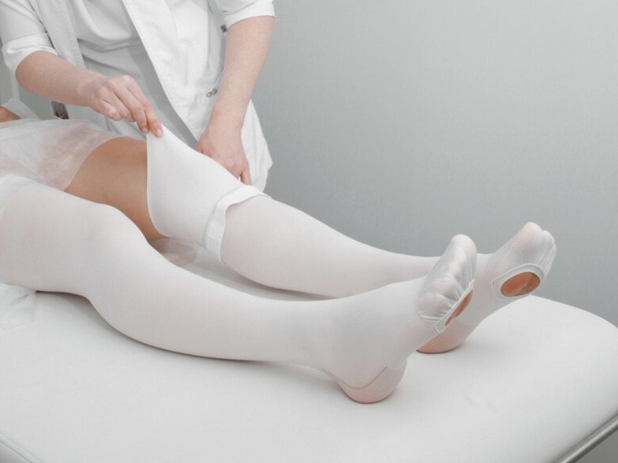 Prevenzione della trombosi venosa profonda dopo protesi di ginocchio in un paziente anziano