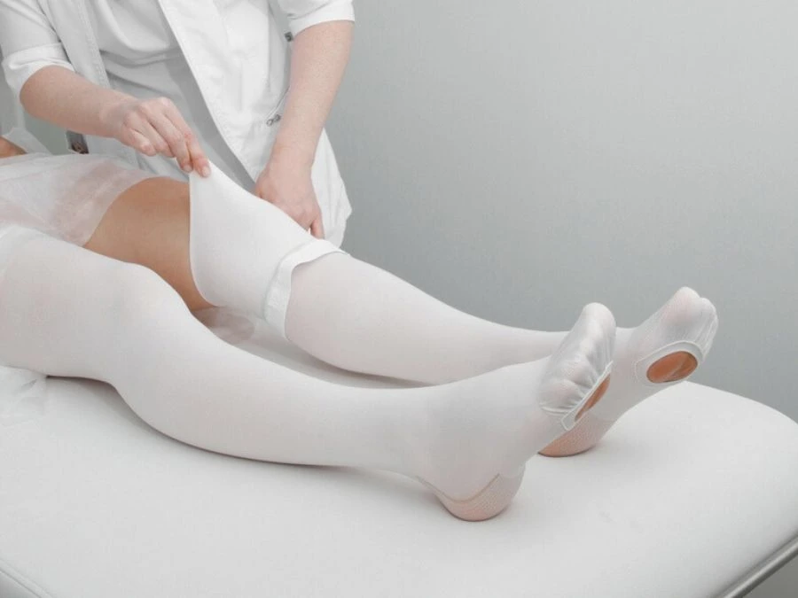 Prevenzione della trombosi venosa profonda dopo protesi di ginocchio in un paziente anziano